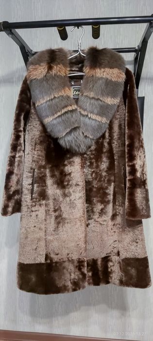 Шуба мутоновая с песцом