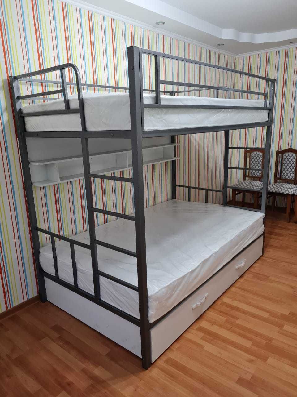 Металлические двухъярусные кровати для взрослых и детей (двуспальная).