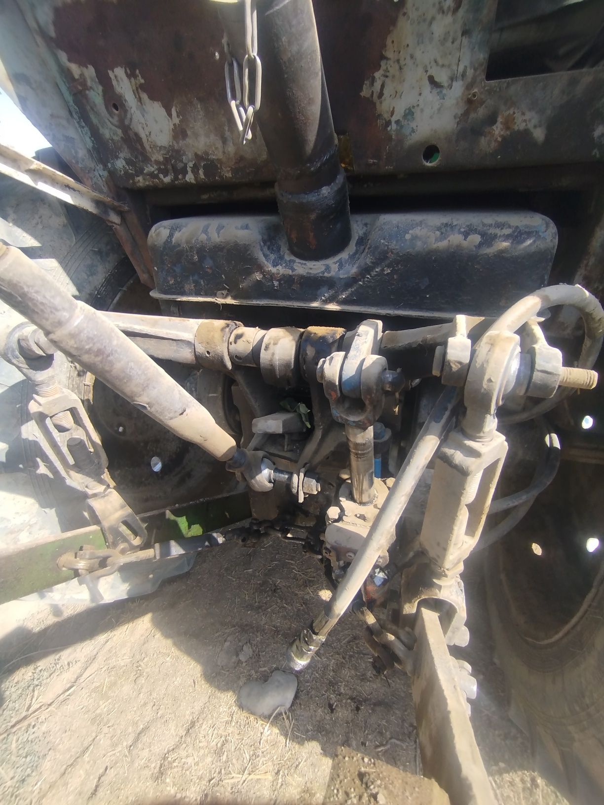 Yumizi traktor sotiladi