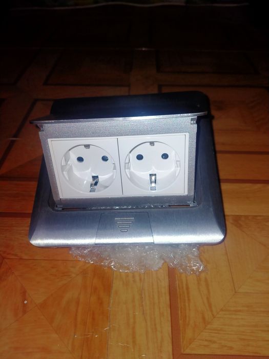 Лючок напольный розетка.