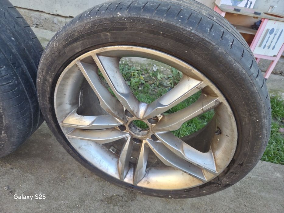 Vând 2 seturi de jante