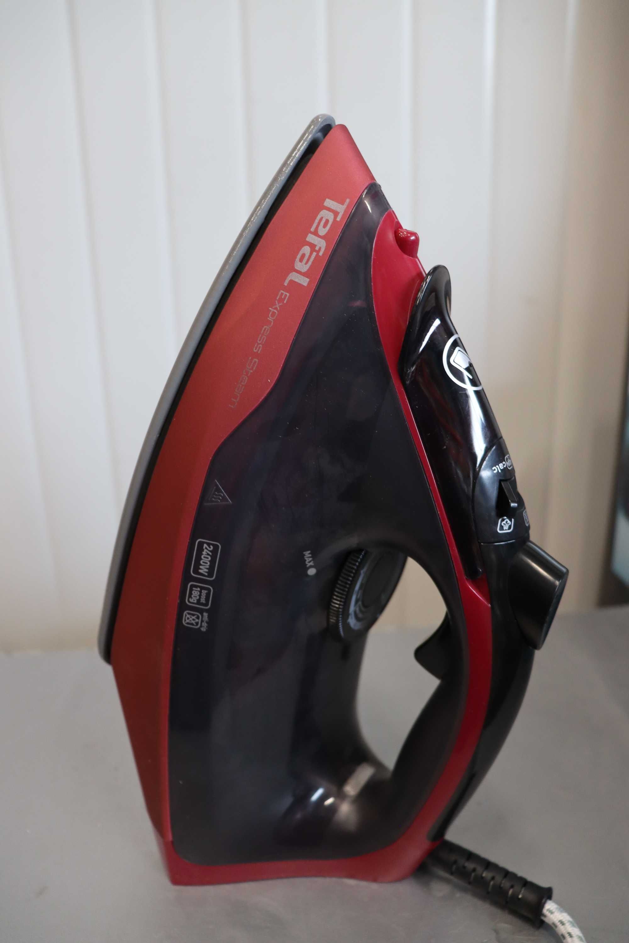 Ютия Tefal Express Steam Plus 2600W, 45 г/мин, автоматично изключване