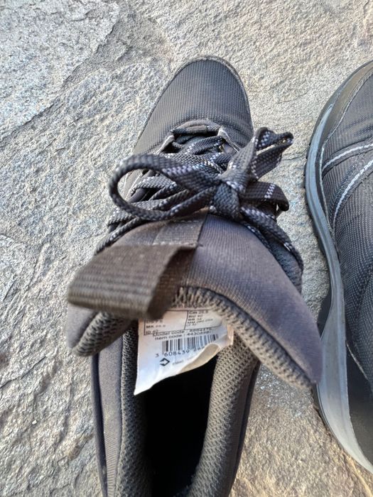 Туристически обувки от Декатлан 40 номер .