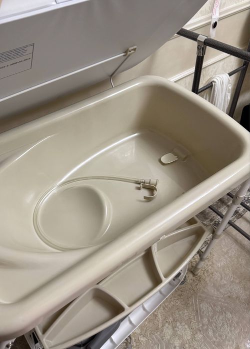 2/1 Pelenalniy + Vannochka dlya novorojdennix absolyutno noviy