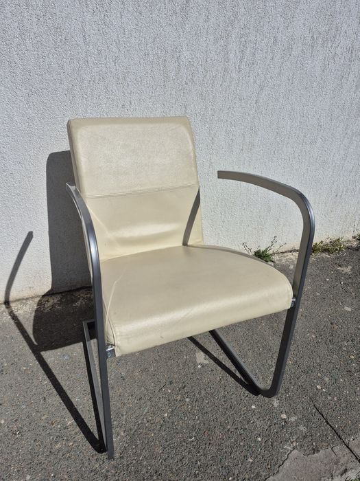Vand scaun cadru metalic,sezut/spatar tapitat culoarea crem,made Italy