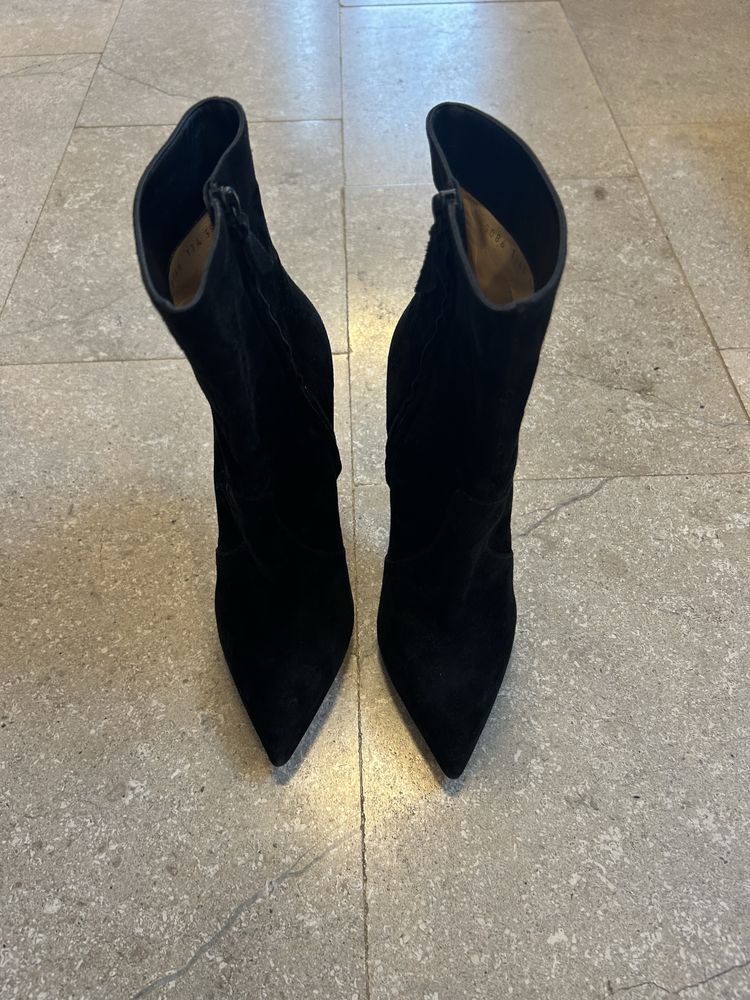 Vand botine cu toc Casadei