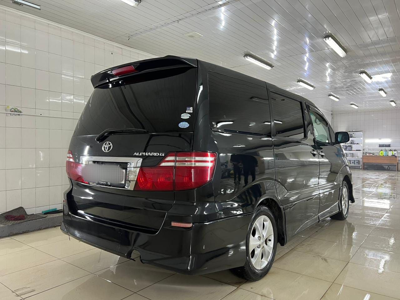 Машина Toyota Alphard