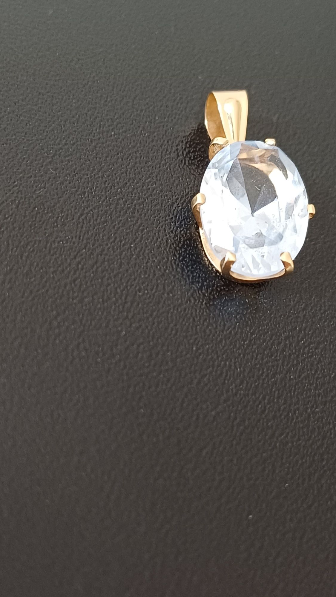 Pandantiv Aur 18k cu piatră de Topaz..2.2g