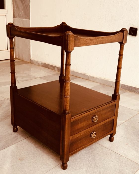 Антикварна масичка / нощно шкафче – масивно дърво, около 1900–1930 г.