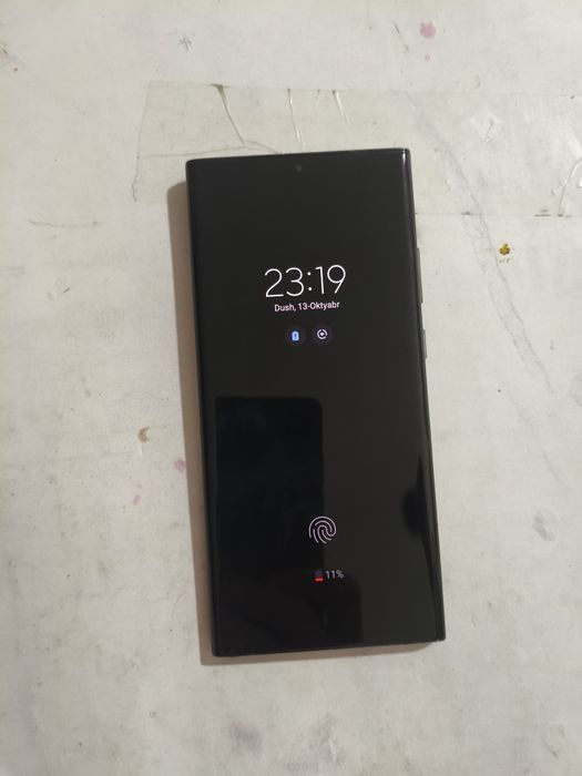 Sa msung not 20 ultra xotirasi 256gb holati yaxshi ekran singan