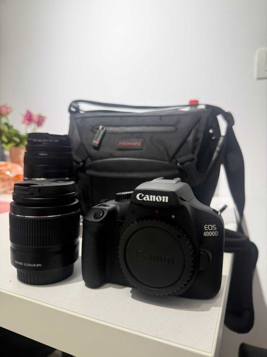 Pachet complet Canon EOS 4000D + 2 obiective + accesorii