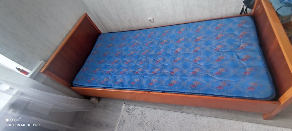 Кровать полированная дерево