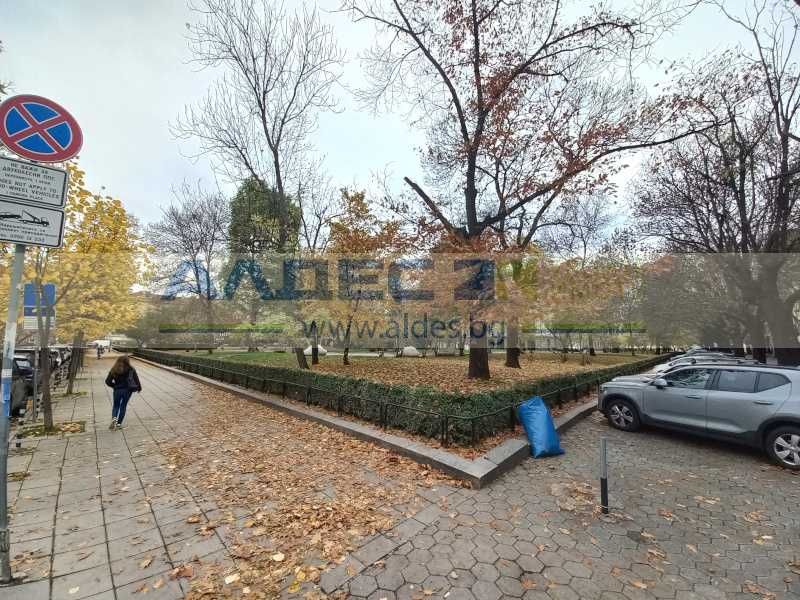 Аристократичен апартамент с три спални до Докторски паметник!