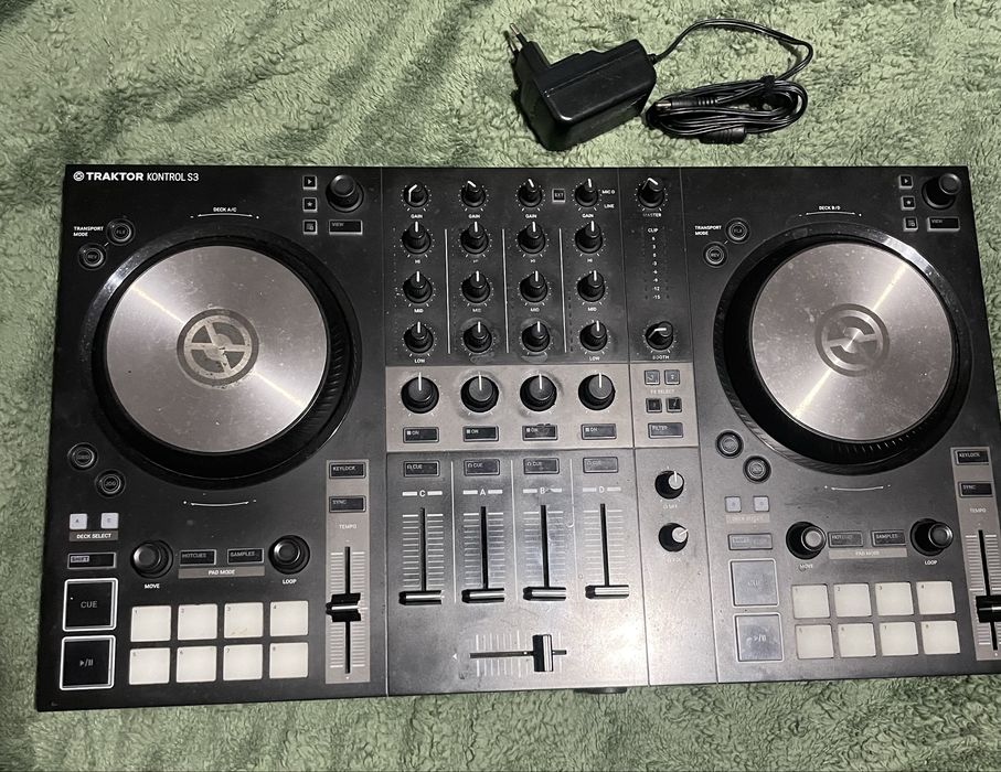 Продавам Traktor Kontrol S3 MK3+ чанта подарък