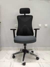 Офисные сеточные кресло для руководителя и персонала