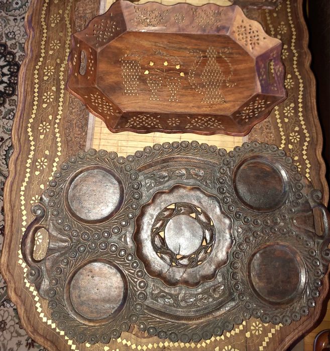 Подносы деревянные индийские