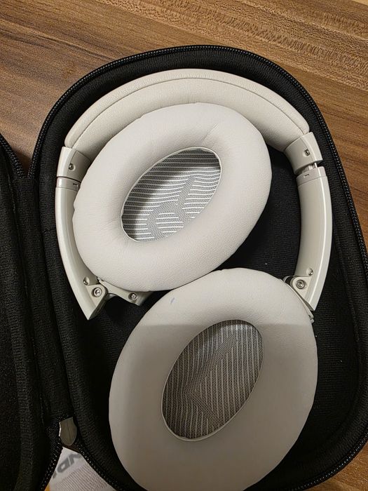 Casti cu anulare zgomot Bose QuietComfort White Smoke