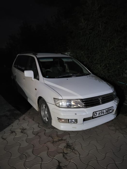 Продам машину Mitsubishi Chariot