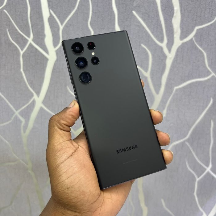 Samsung S22 Ultra 128 gb с небольшой трещиной