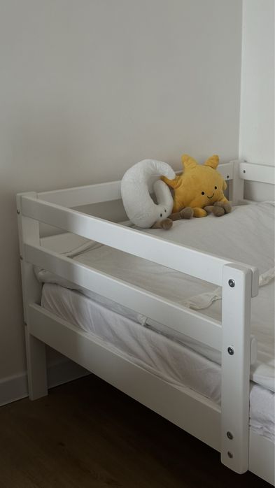 Кровать с матрасом