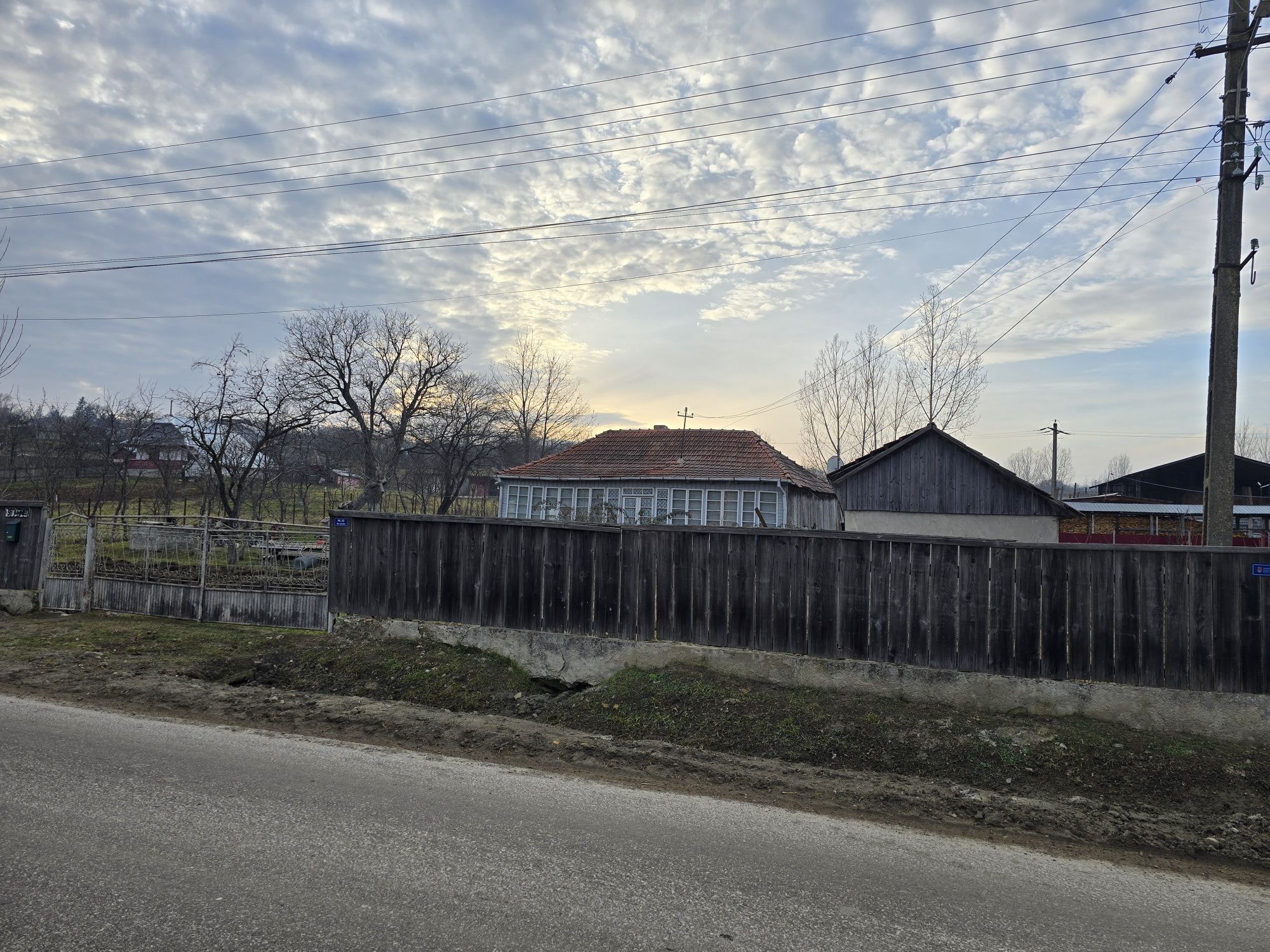 Teren cu casă batraneasca