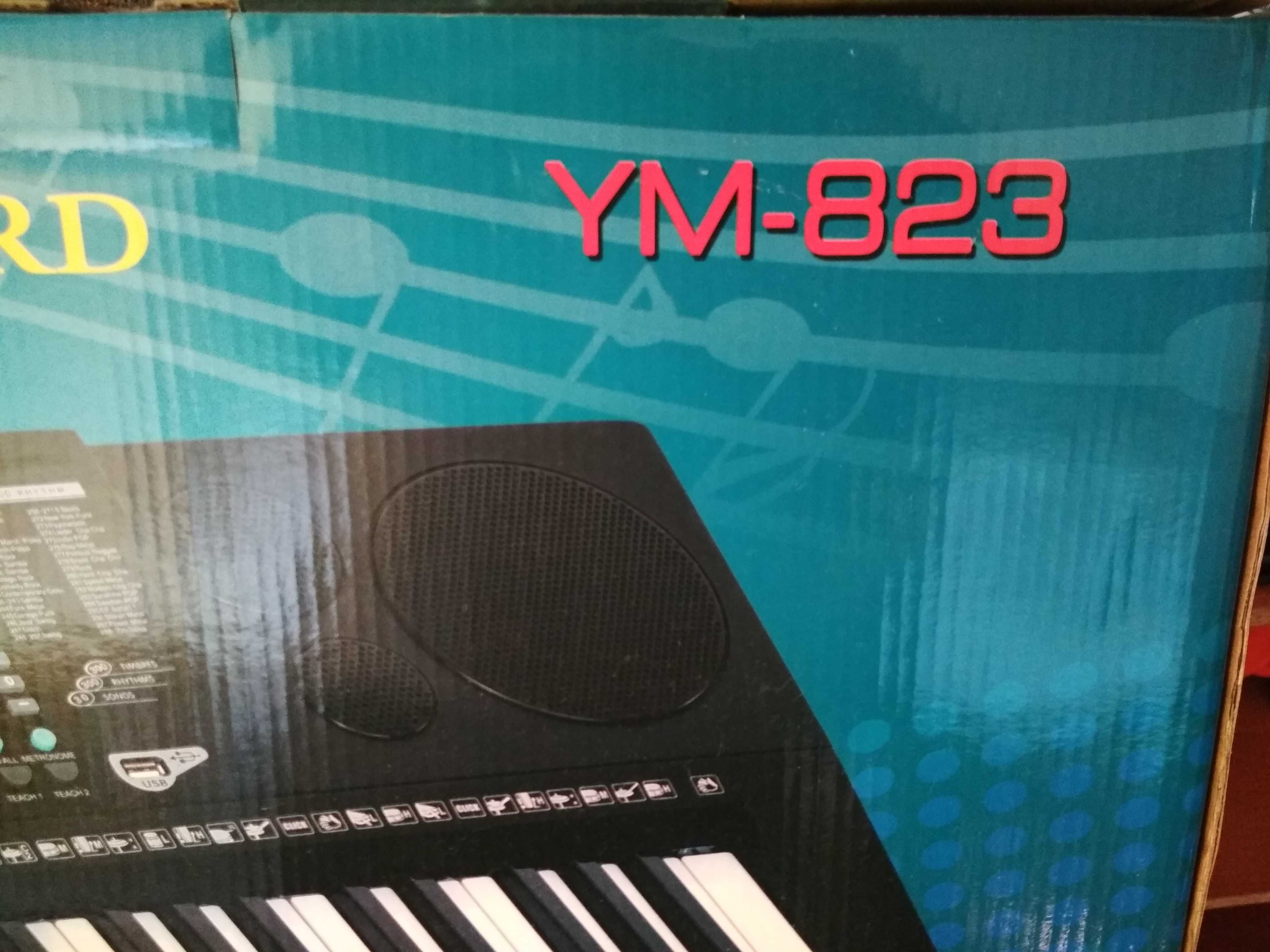 Синтезатор YM-823 + стойка