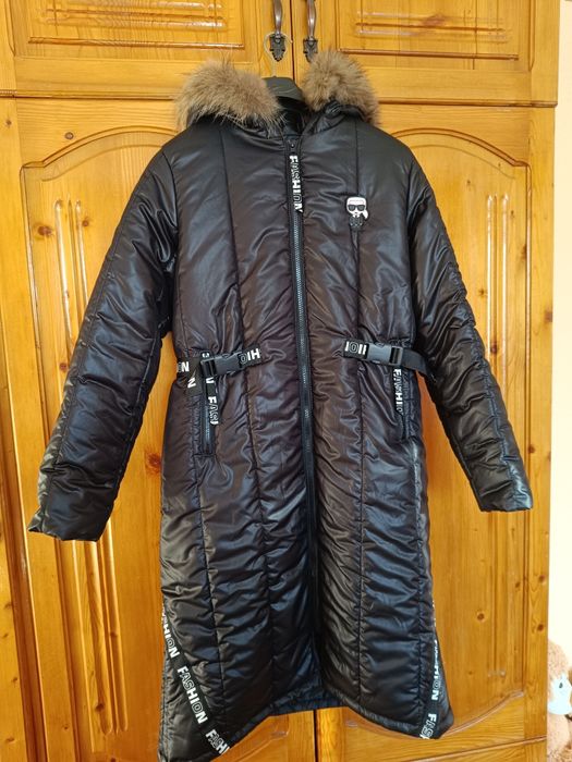 Продавам Дамско Яке с Естествен Пух