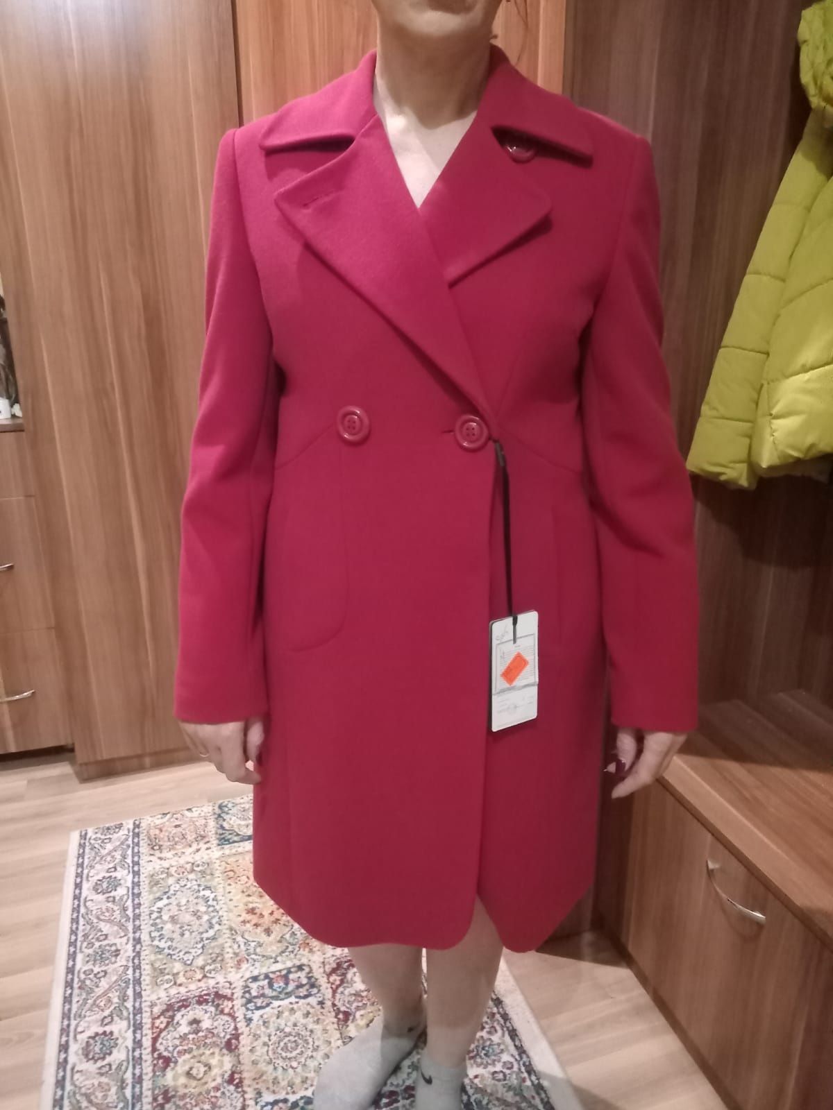 Продам пальто новое с этикеткой, размер 44