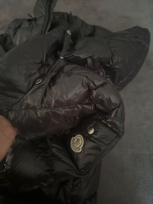Оригинални якета на Emporio Armani и Moncler за 8-9 годишни.
