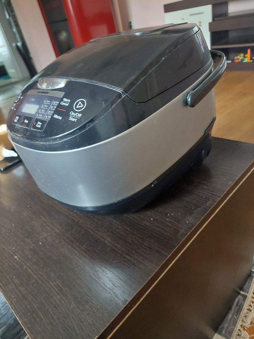 Vând multicooker heinner