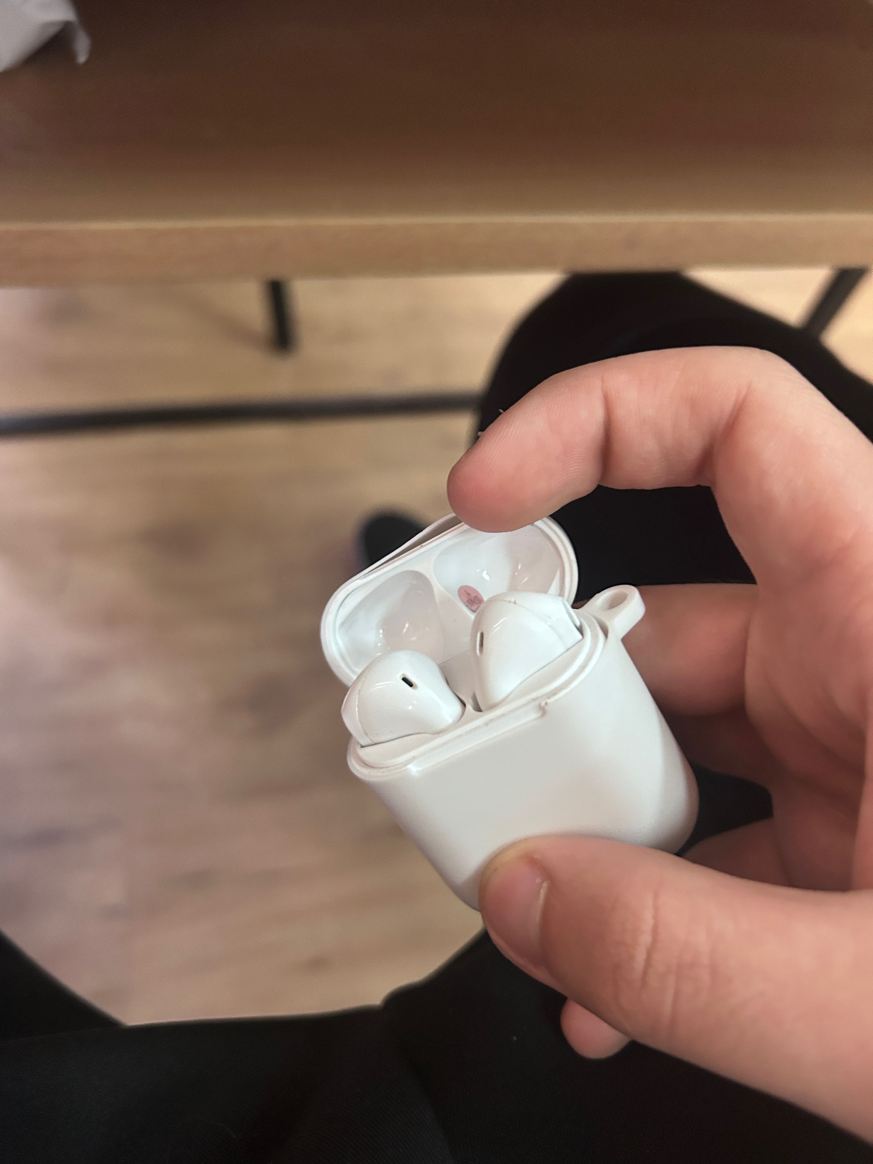 casti airpod 3 de vanzare putin folosute