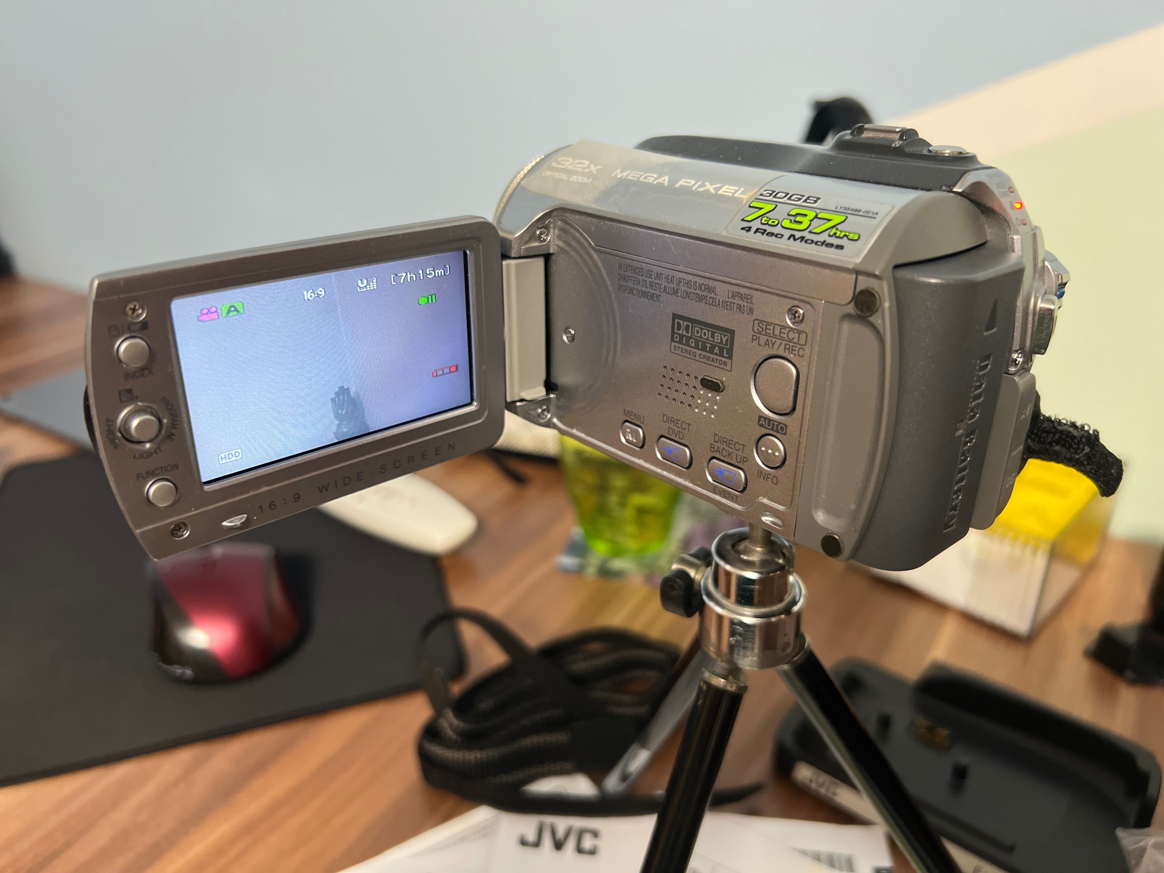 Camera foto-video JVC 30GB zoom 800x - toate accesoriile