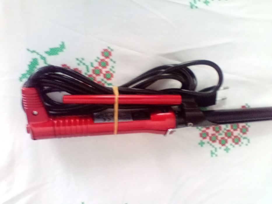 Vând ondulator de păr profesional de la LABOR -Iron-X Evo