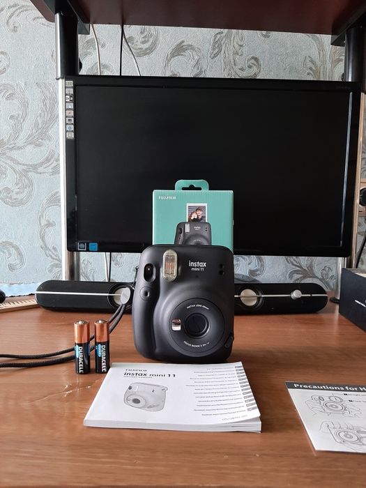 Fujifilm Instax mini 11 черный