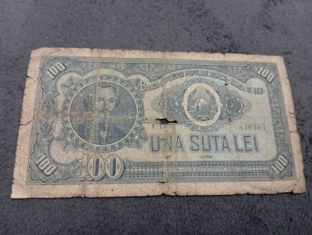 Bancnota de 100 lei din 1952, cu semne clare de invechire