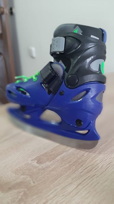 Продам коньки размером 27-30 трансформер. Покупали  в спортмастере  .