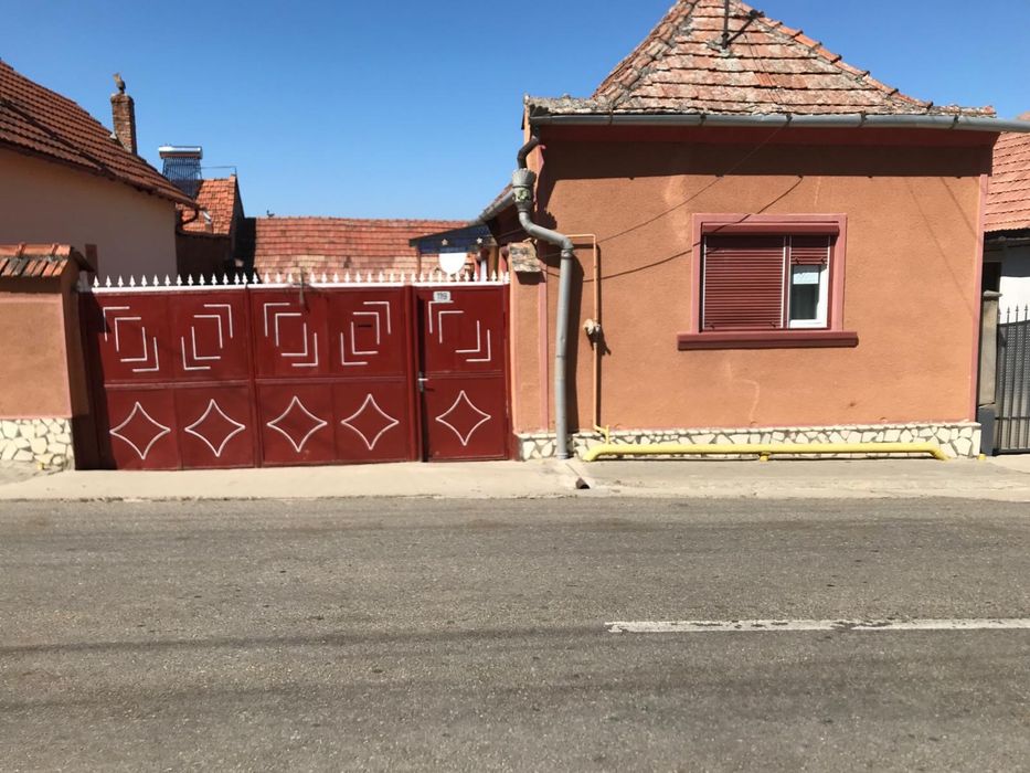 Vand casa la tara,foarte buna