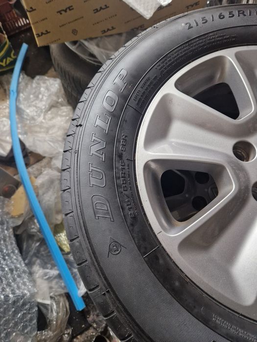 Гуми с джанти дачия дъстер отлично  състояние 215/65/16