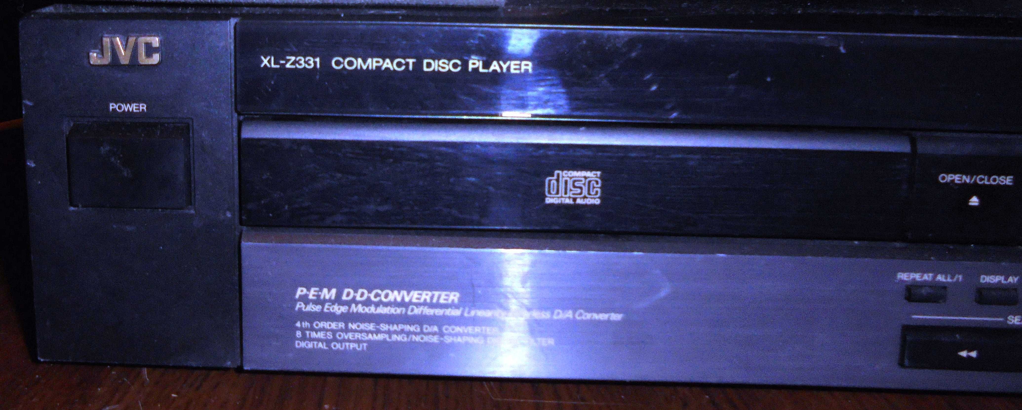 Vand un  CD-player  JVC XL-Z331