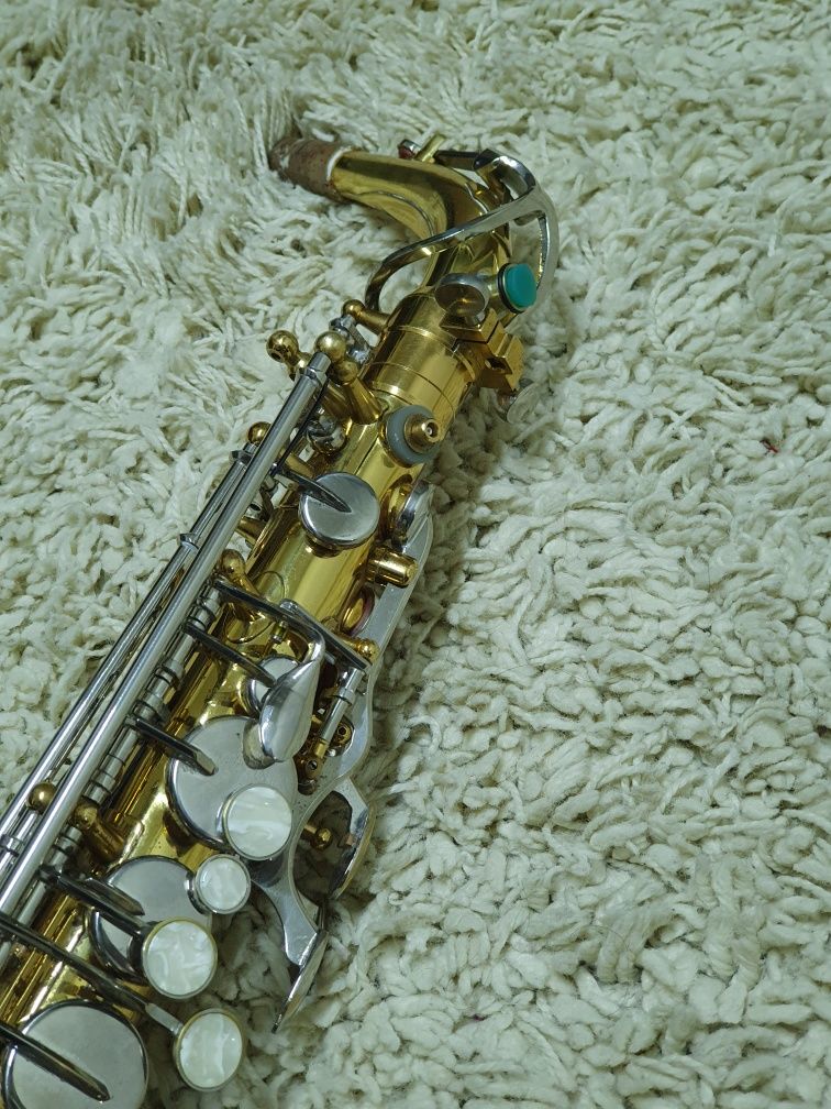 Vând saxofon Mendini