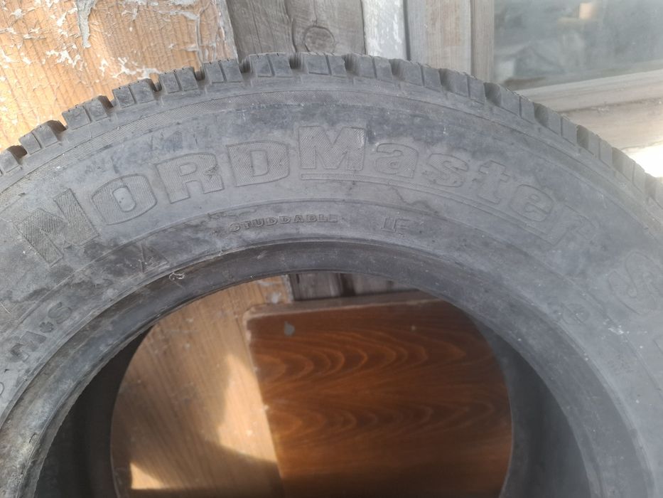 Продам резину зимние 215/65/16