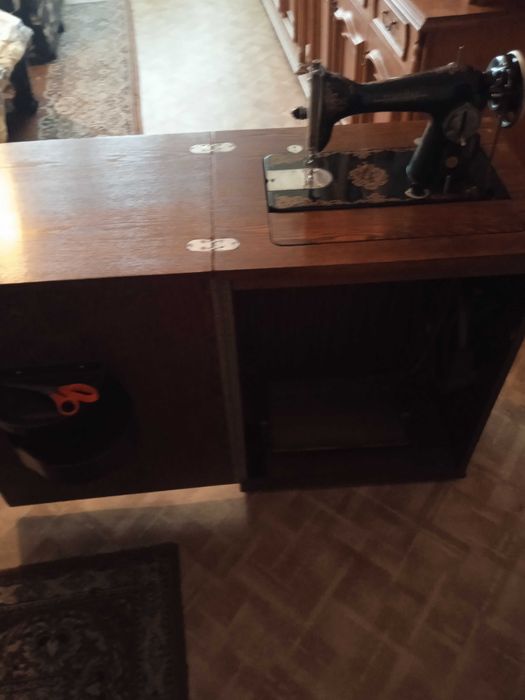 Продавам крачна шевна машина,,Юнион,,оригинална руска.