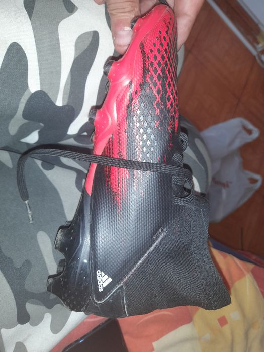 Vând adidasi de fotbal adidas predator