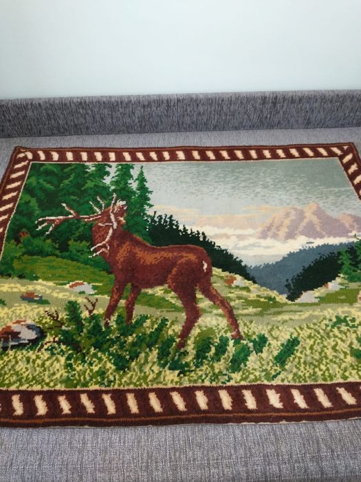 3 . Carpeta persană & Goblenuri înrămate