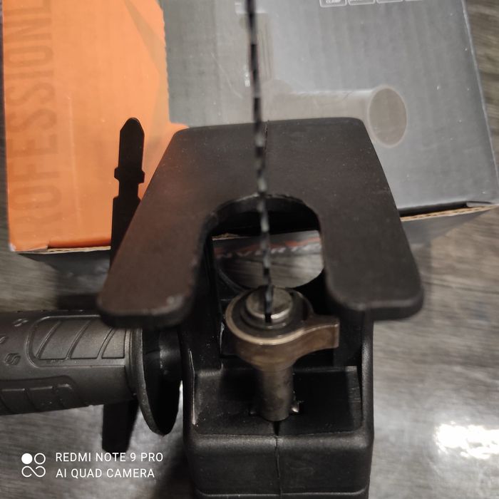 Adaptor bormasina tip fierastrau pendular