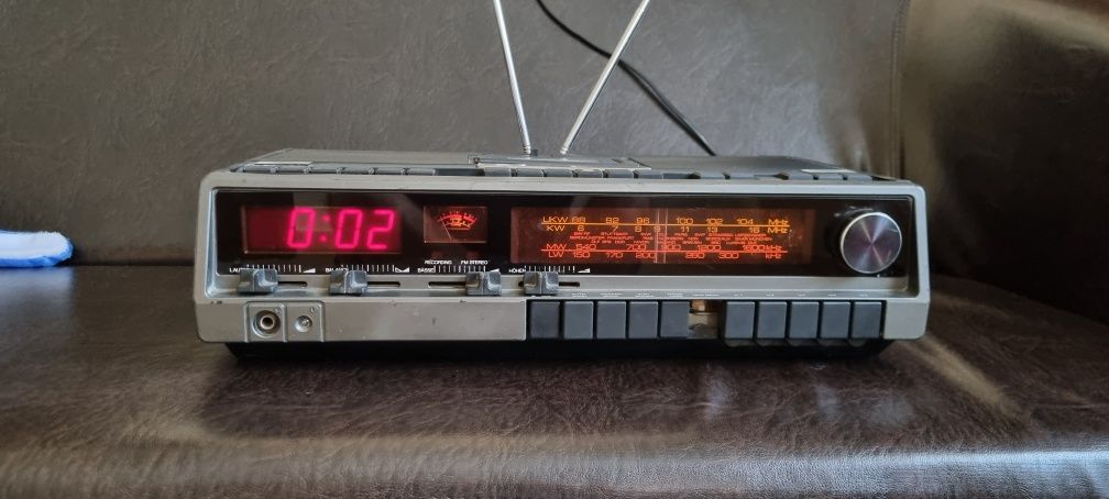Radio casetofon Sanwa 5005 cu ceas, made in Japan