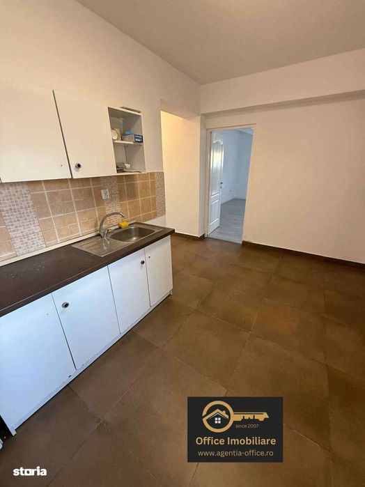 Zona Pietei Bloc Nou apartament 3 camere cu curte 60mp si 2 parcari