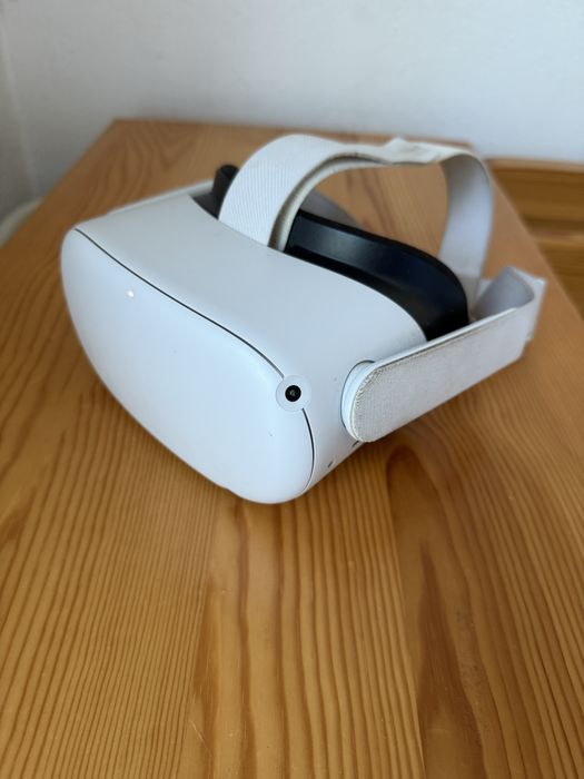 Oculus Quest 2 очила за виртуална реалност