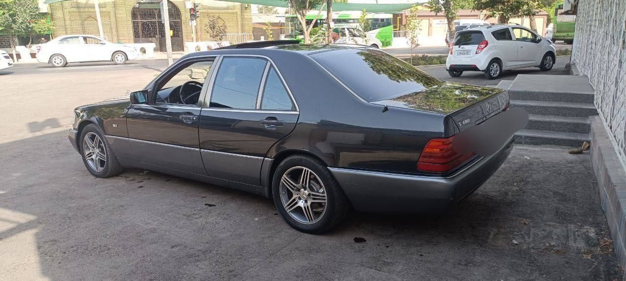 Mersedes Benz sotiladi.