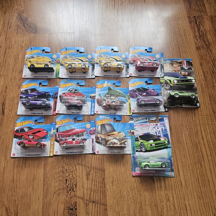 Hot Wheels колички.